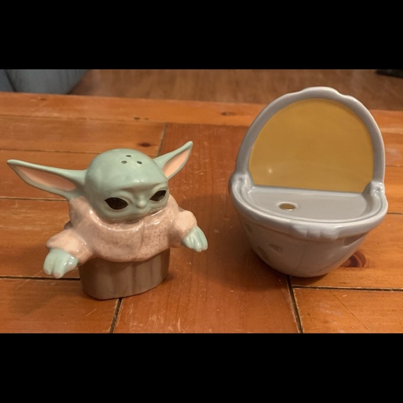 NIB Star Wars The Child Sculpted Ceramic Salt & Pepper Set - Picture 1 of 6